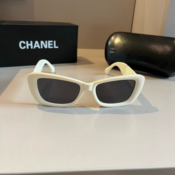 CHANEL Women\'s White Sunglasses main image 6